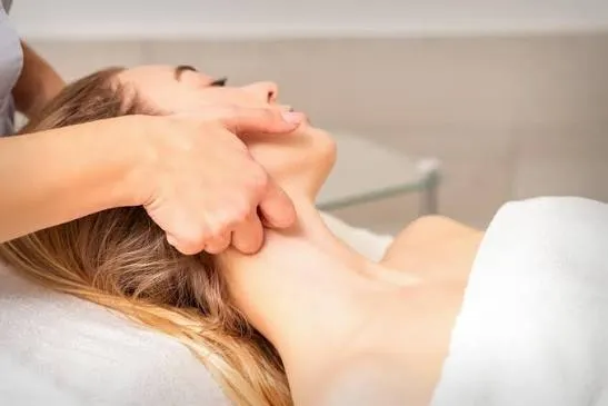 DRENAJE LINFÁTICO FACIAL POR SESIÒN