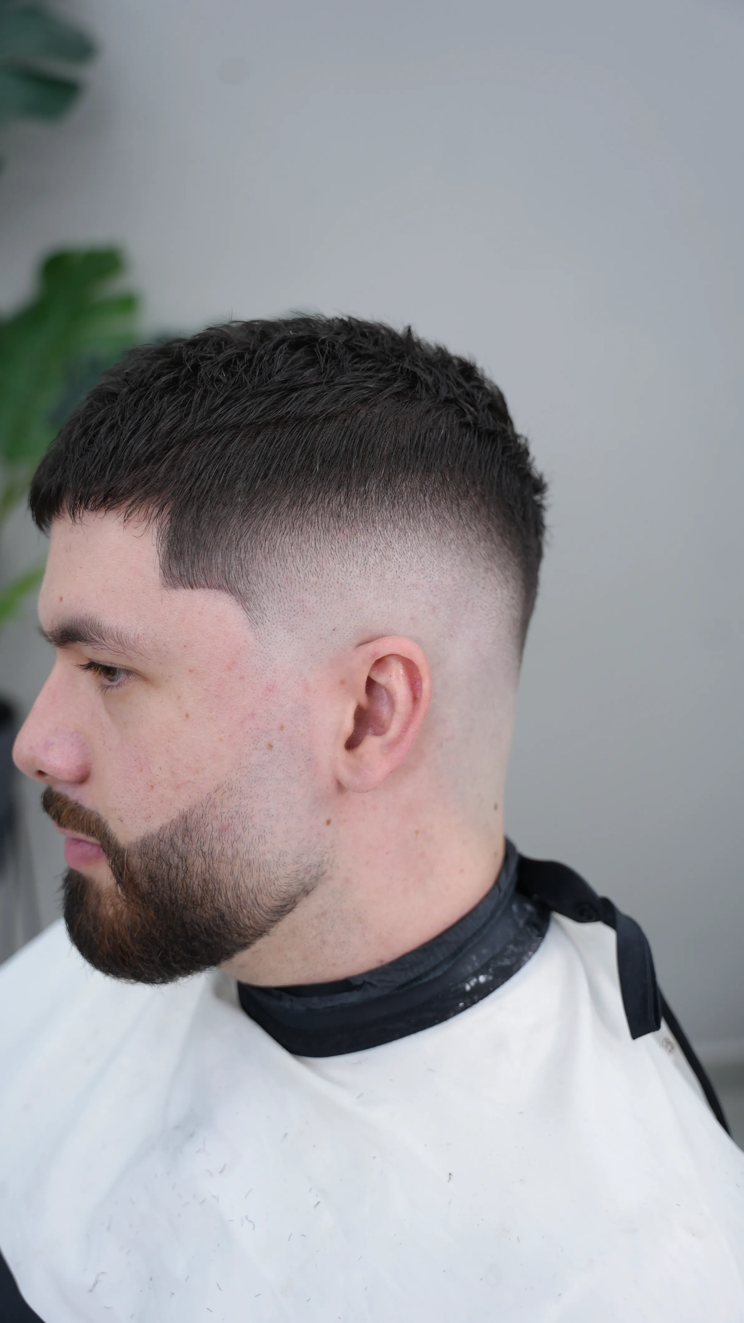 CORTE DE CABELLO Y BARBA CON REFERENCIA Y BA
