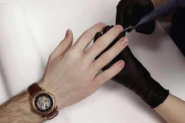 Manicure semi hombre  - Imagen 1