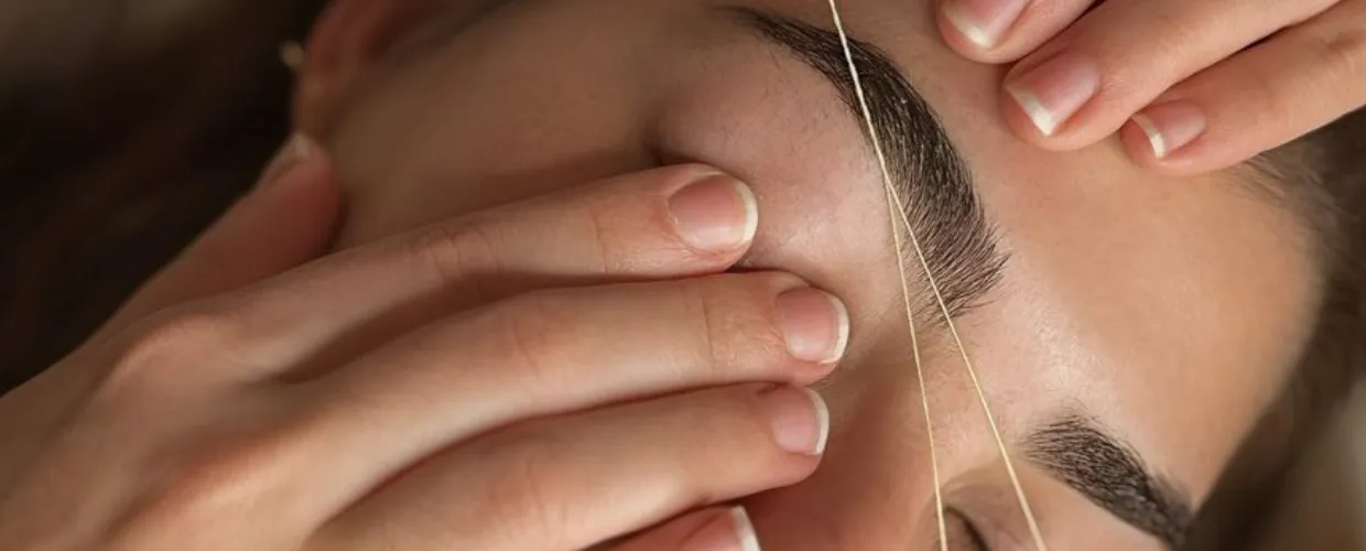 Depilación de rostro con hilo + perfilado de cejas