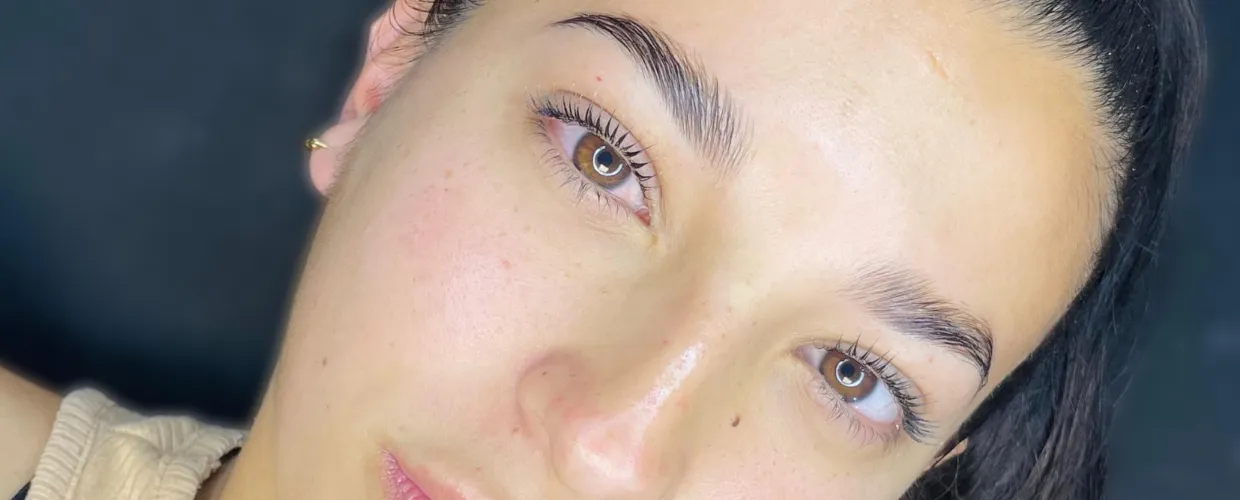 COMBO: Limpieza profunda + perfilado de cejas con Dai