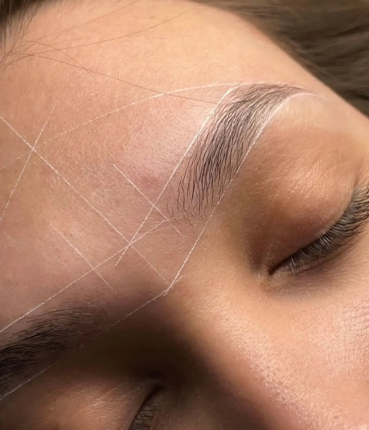 Diseño y Perfilado de Cejas Común