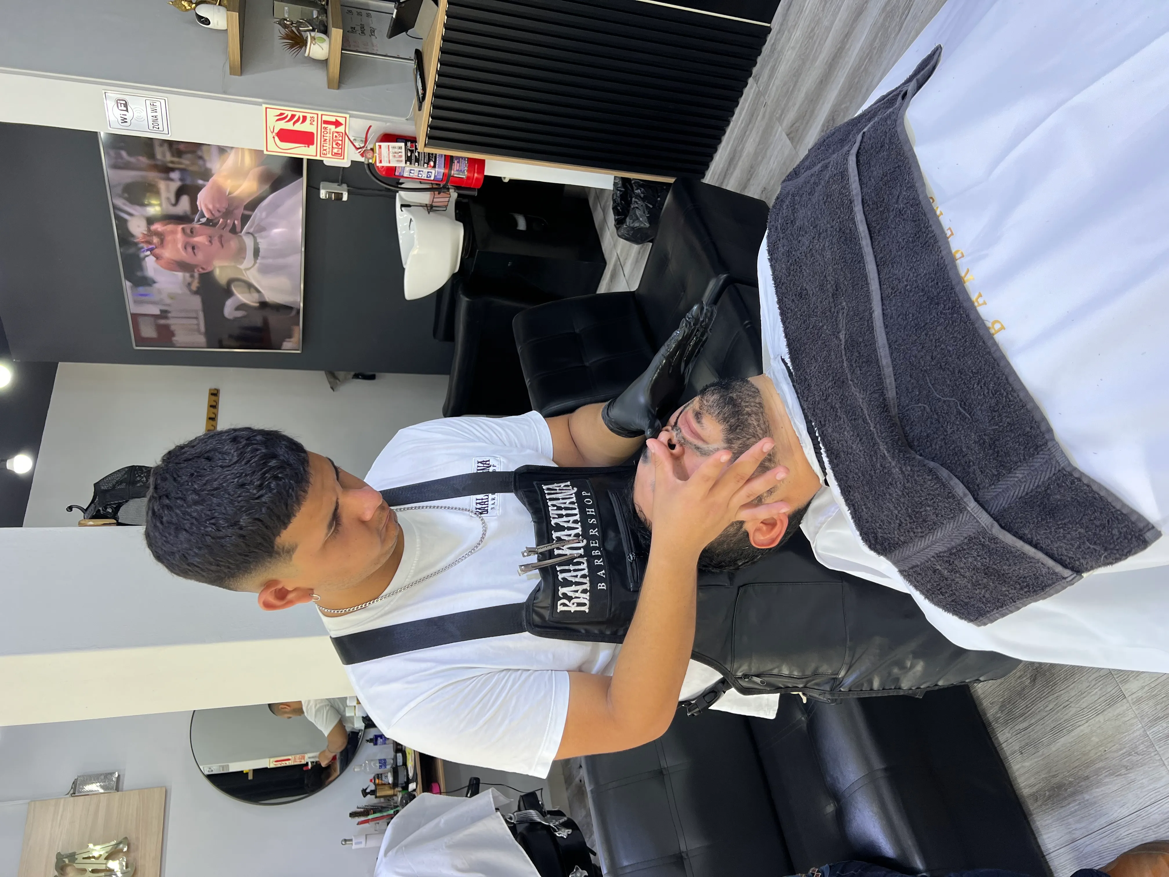 Corte de Cabello y Limpieza Gold Mask  - Imagen 1