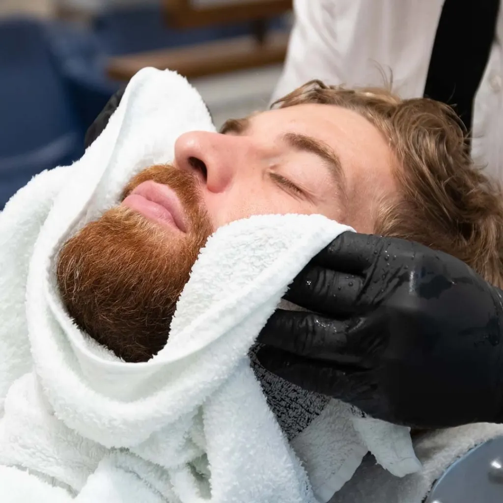 Corte de cabello y Facial Premium - 2