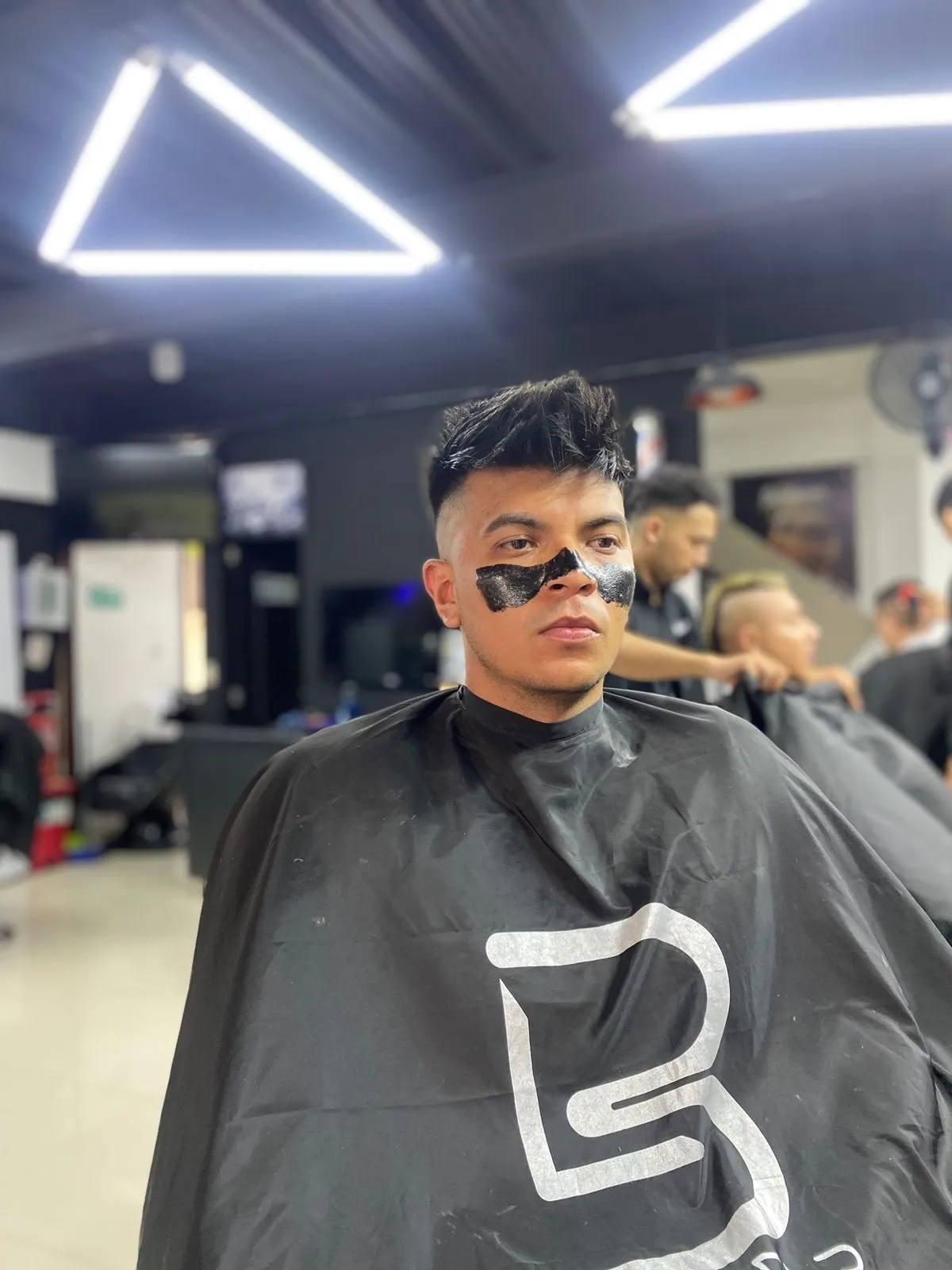 Experiencia Relajación completa Elegance Barber Club - Imagen 1