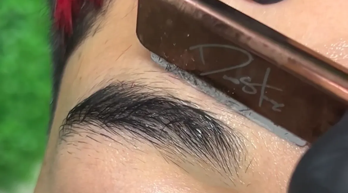 Corte de cabello y perfilado de ceja