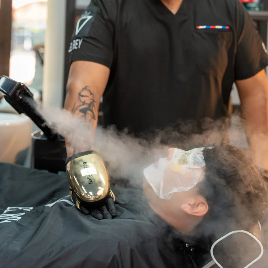 Corte de cabello y facial