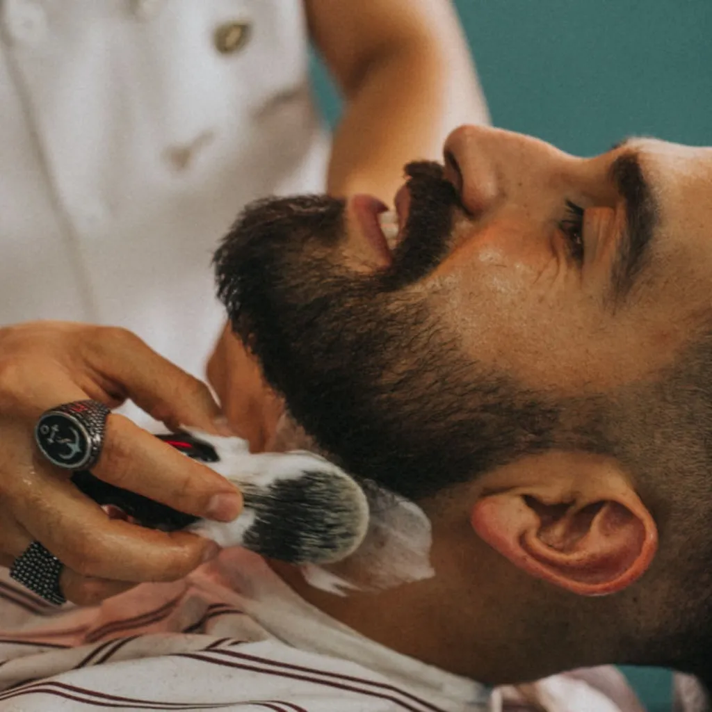 Barba y limpieza facial