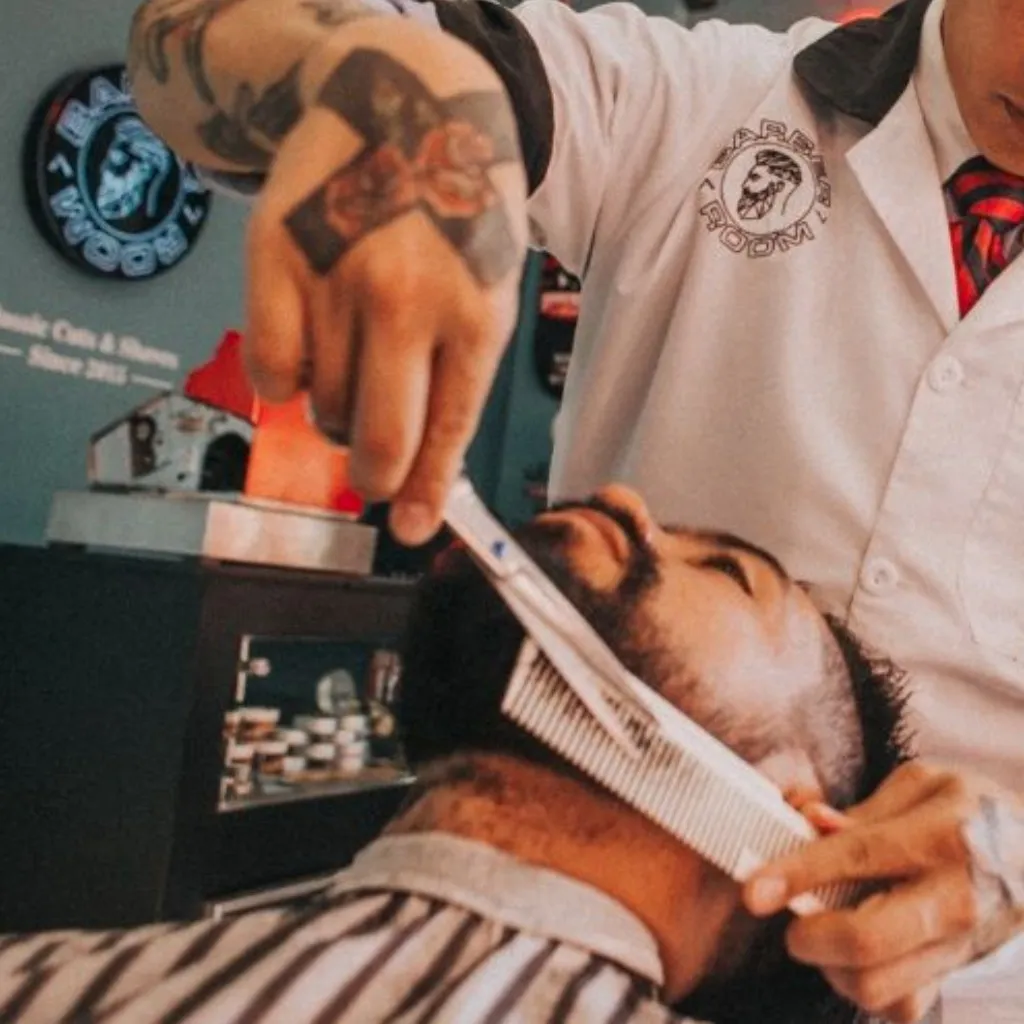 Corte y barba + Limpieza facial