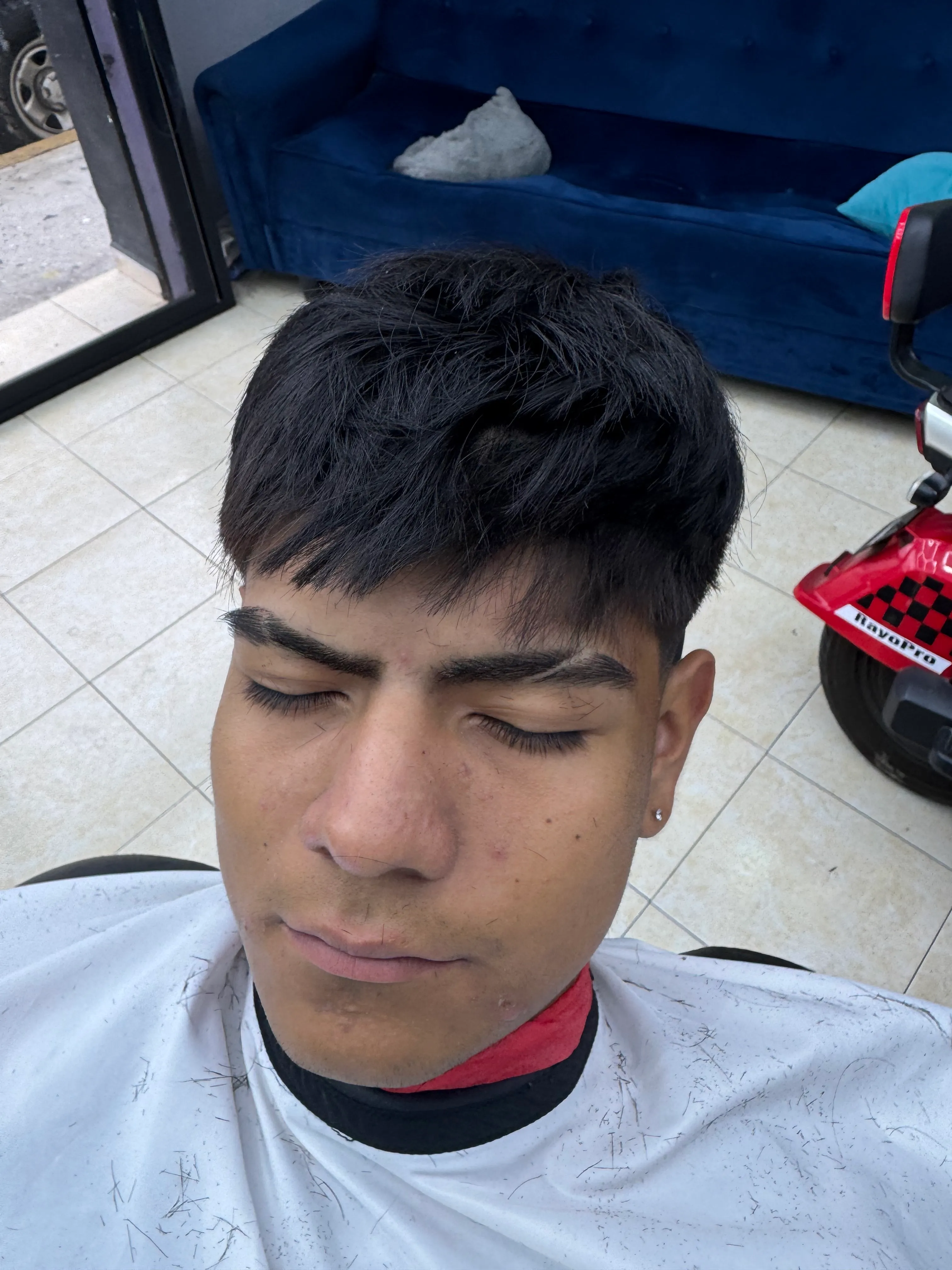 Corte y arreglo de cejas