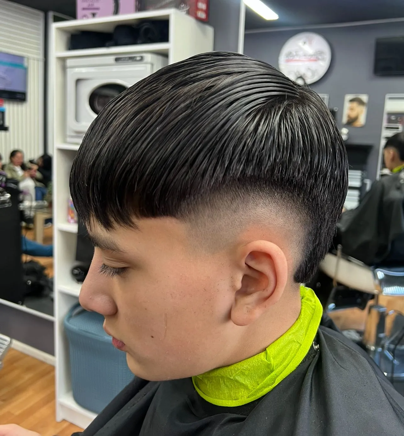 CORTE DE CABELLO Y  PERFILADO DE CEJAS - Imagen 1