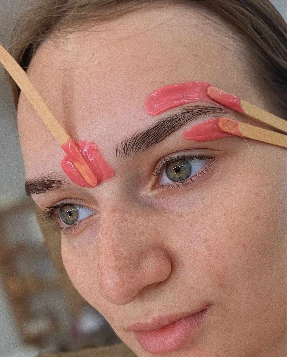 DISEÑO Y DEPILACIÓN CON CERA