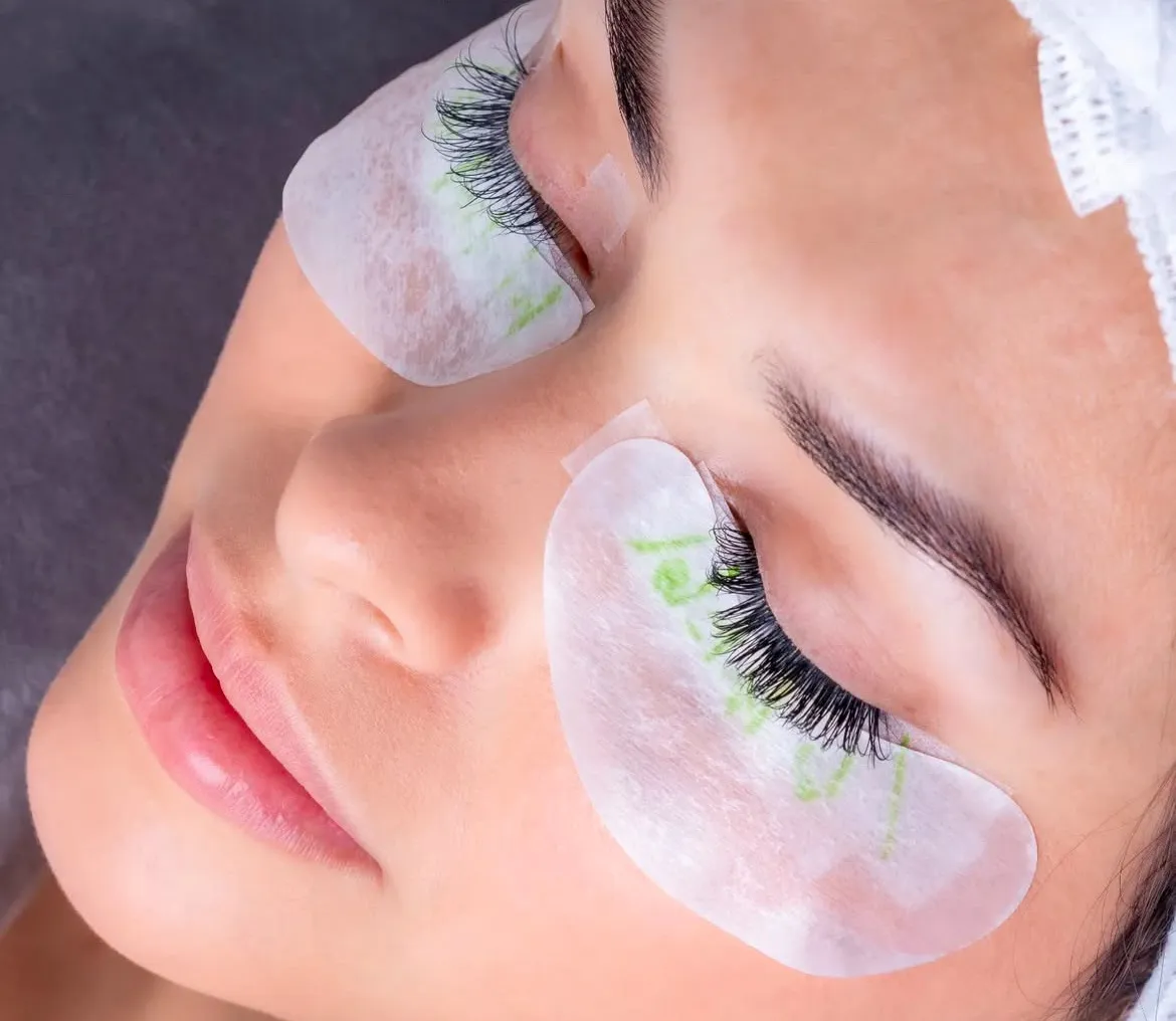 Retoque de Extensión de Pestañas - Imagen 1