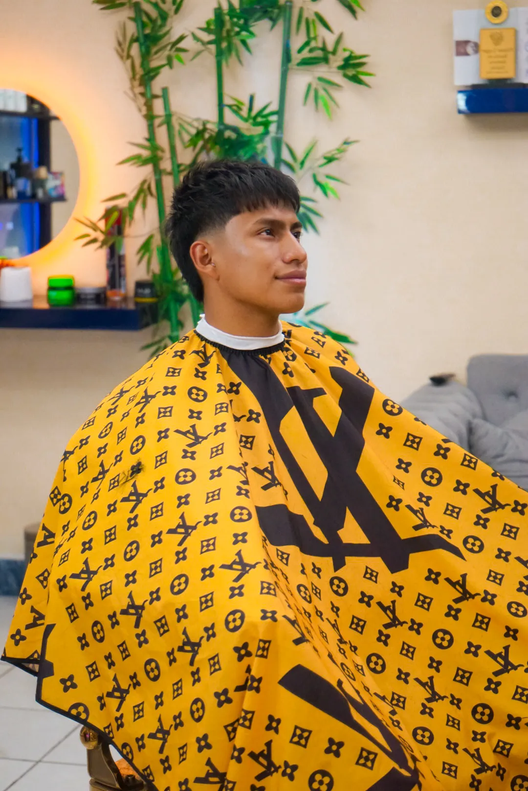 CORTE FADE + DEPILACIÓN DE CEJAS