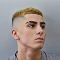 Corte y cejas servicio sencillo