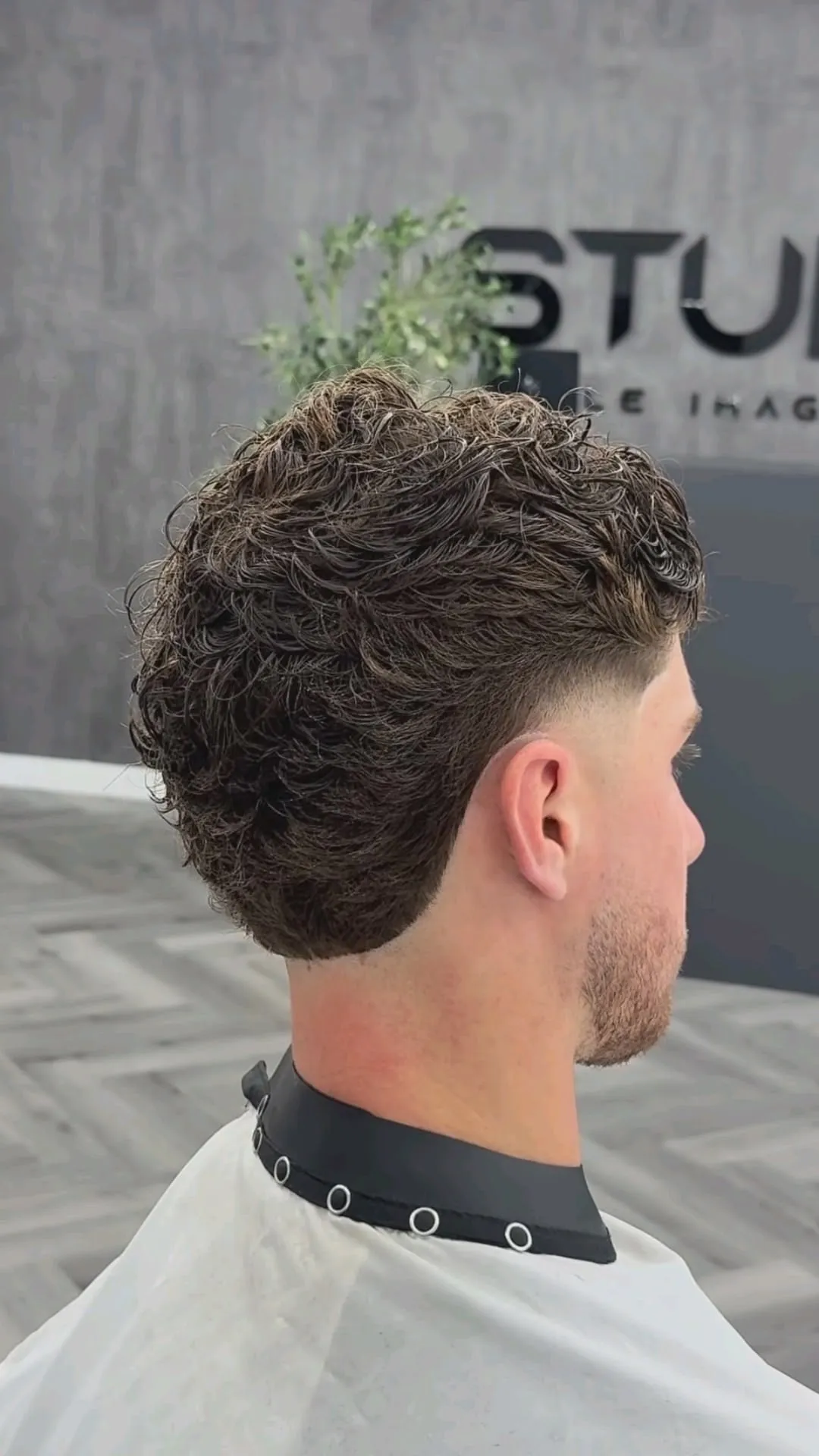 CORTE Y BARBA CON TIJERA MODERNO