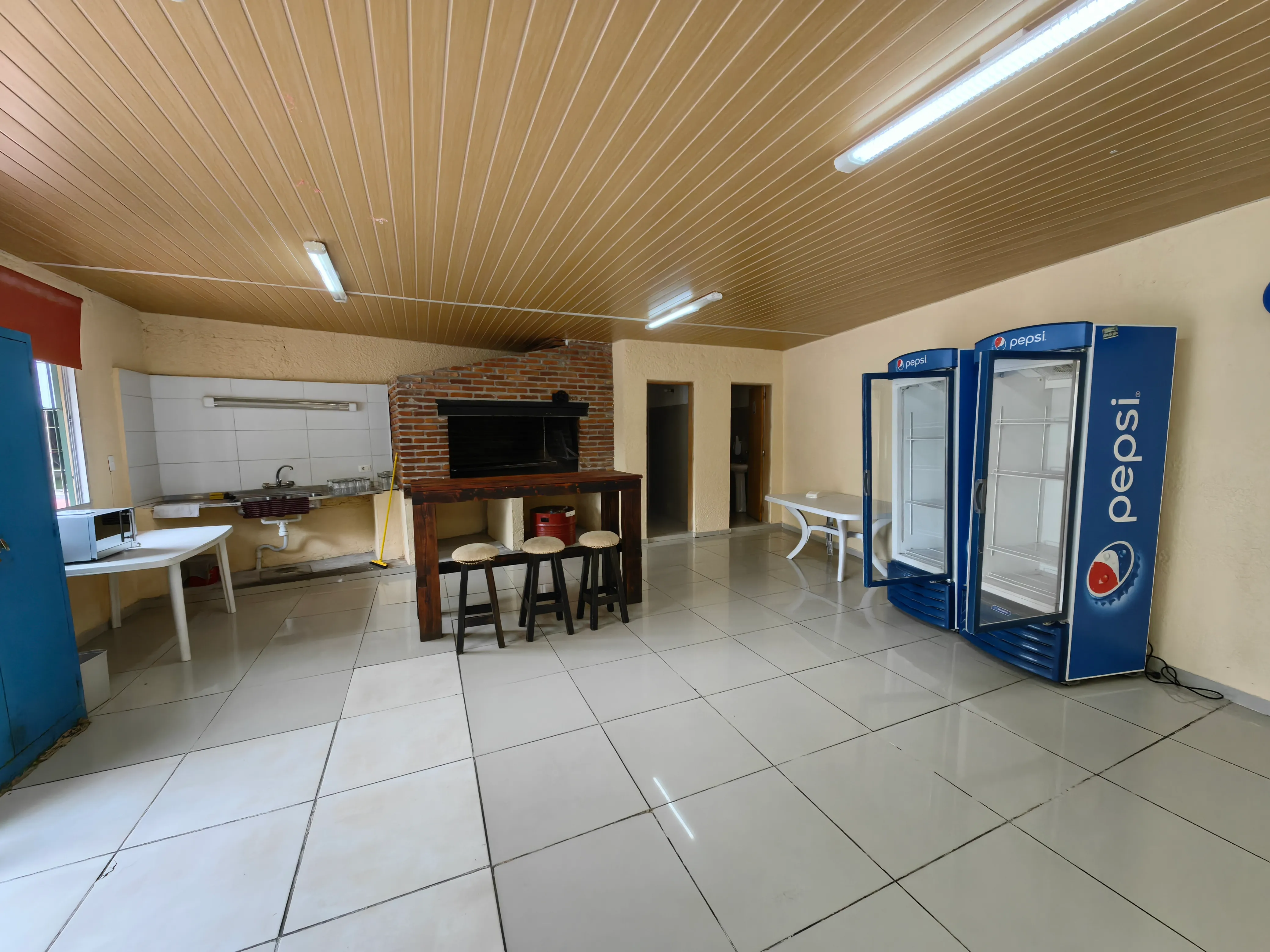 Salón 1 (primero al ingresar al predio)  - Imagen 1