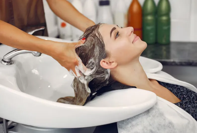 LAVADO PROFESIONAL DE CABELLO