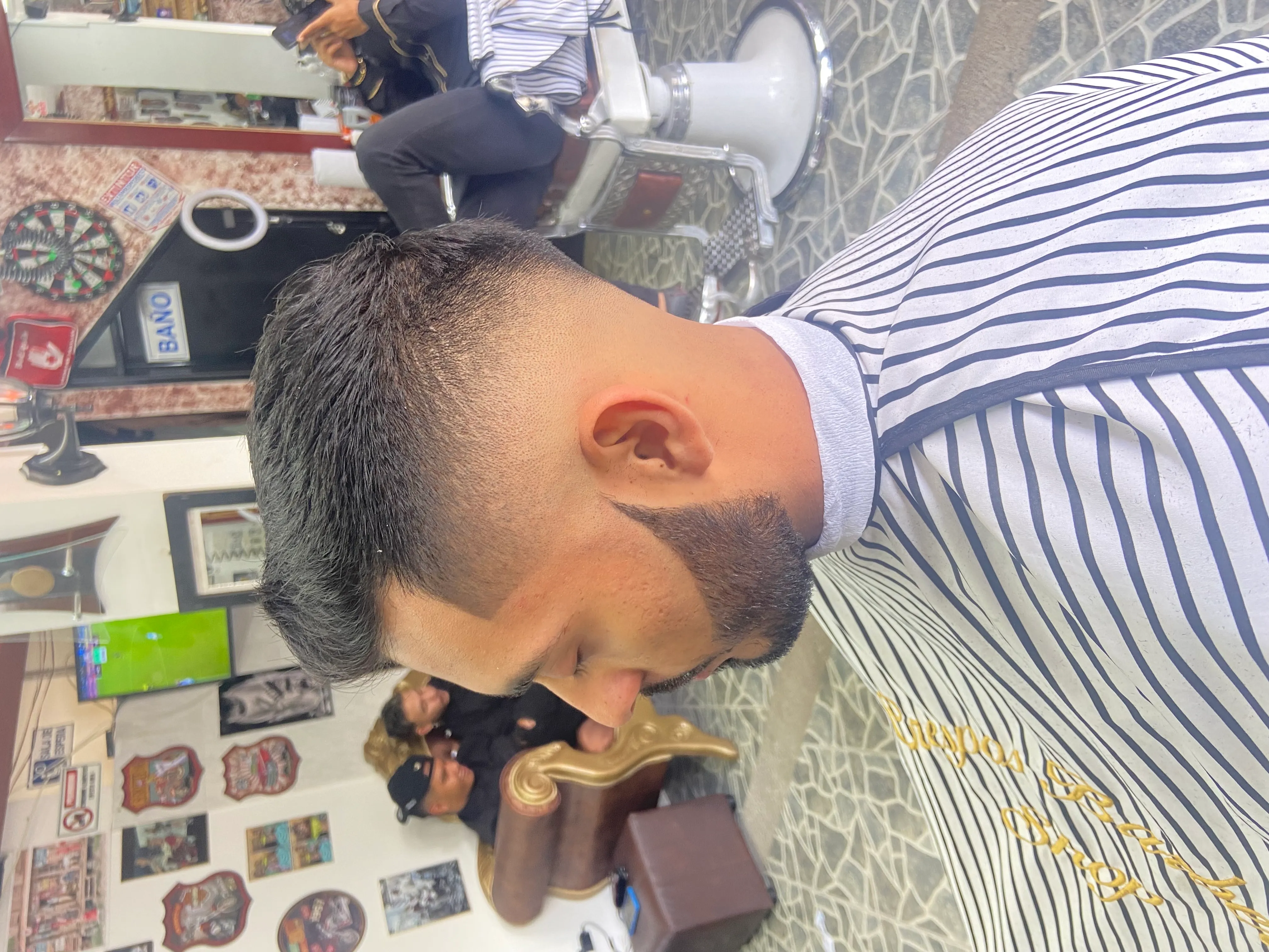 Corte De Cabello y perfilado de Cejas
