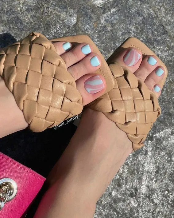 Gel con diseño en pies 
