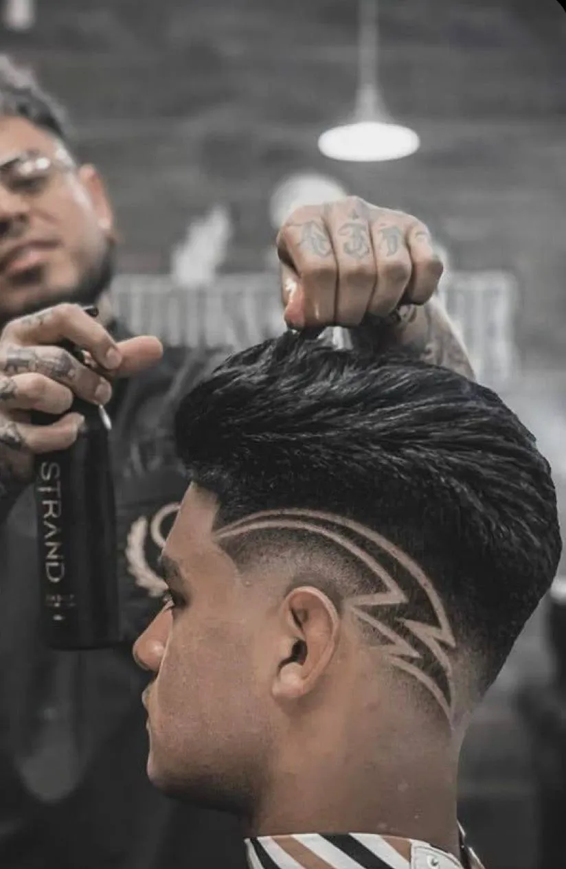 CORTE CON ESTILO AL DETALLE - Imagen 1