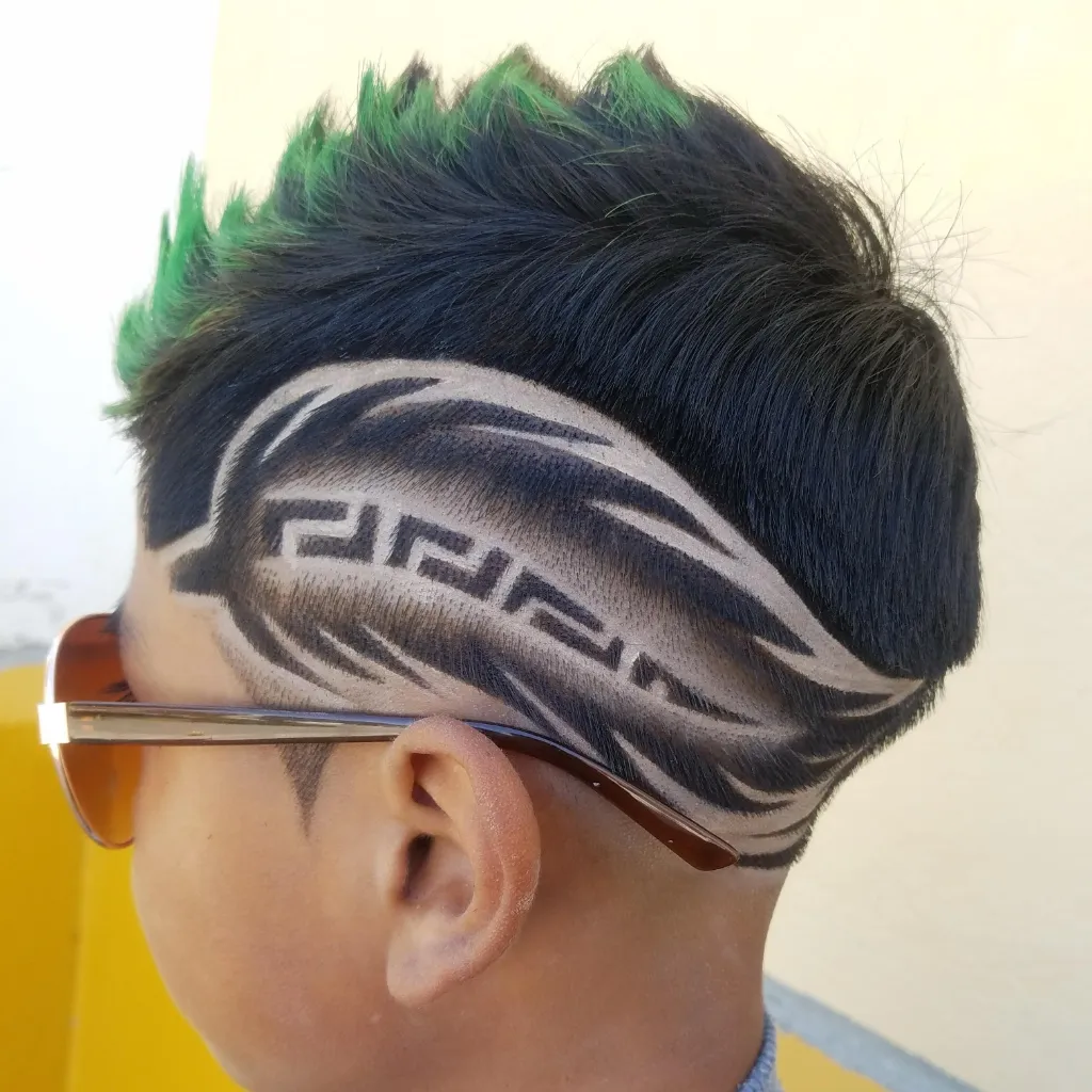 CORTE FADE CON DISEÑO