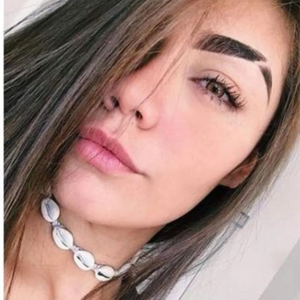 PERFILADO Y PIGMENTACIÓN DE CEJAS DE DAMA