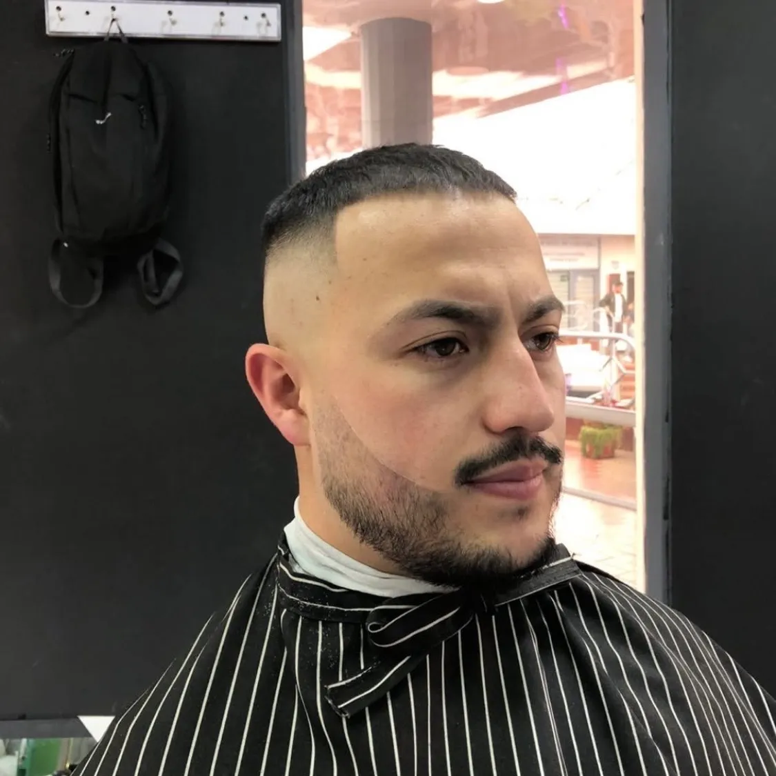 Experiencia en corte y arreglo de barba - Imagen 1