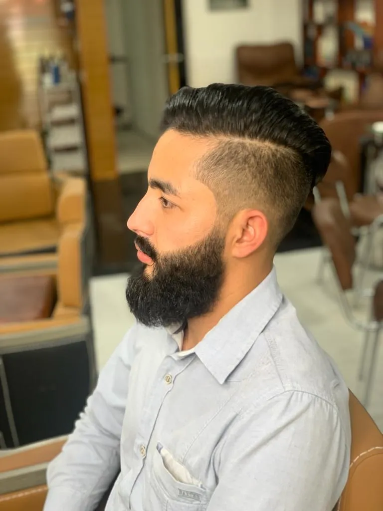 CORTE Y BARBA CABALLERO CON ANDERSON