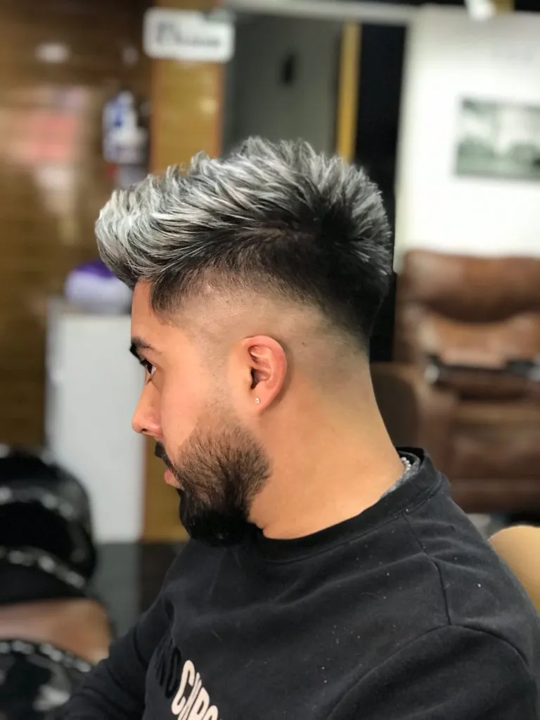 CORTE Y BARBA CABALLERO CON  DIEGO