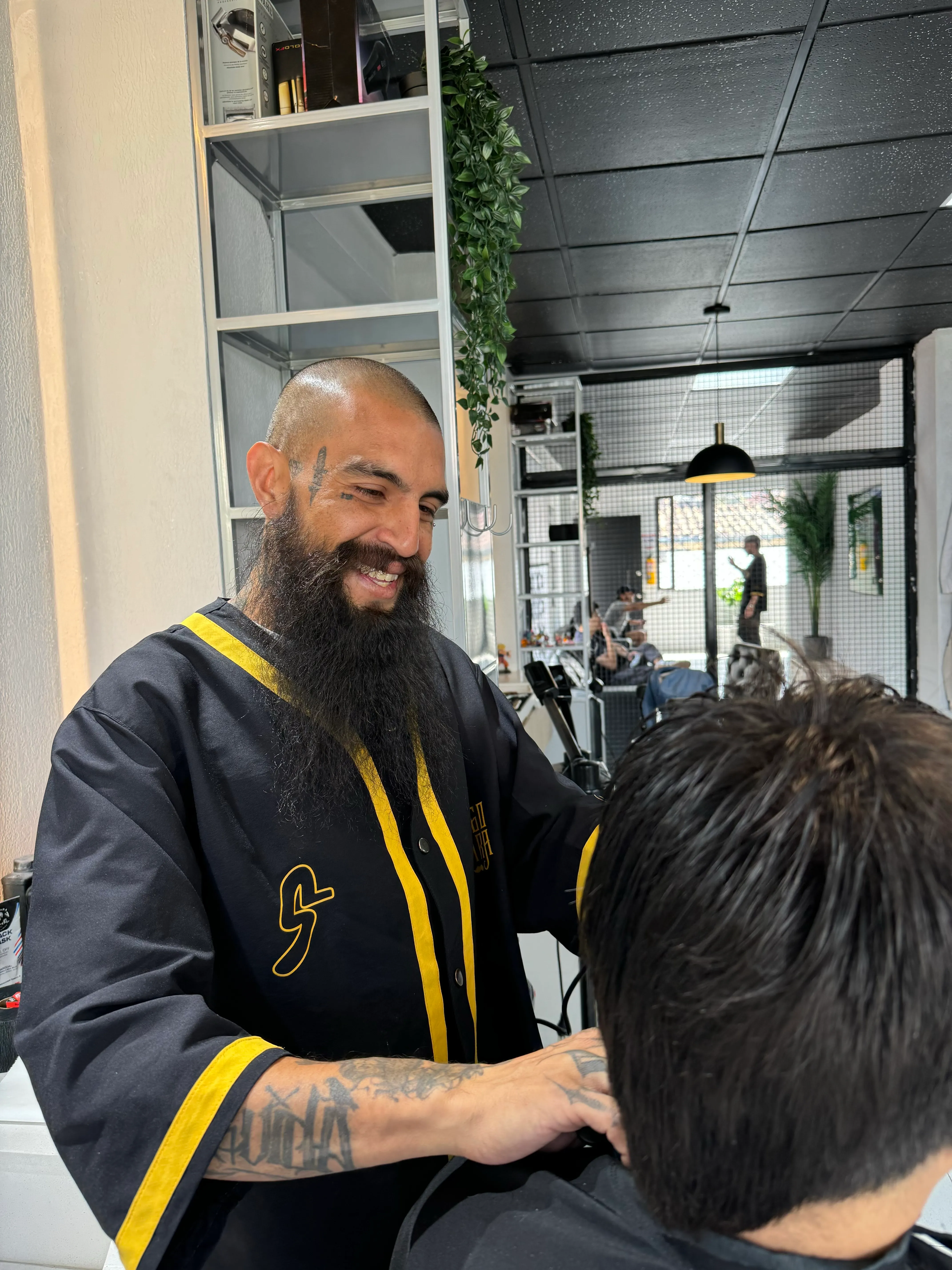 Cristian Moncaleano (@ovlacbarber)