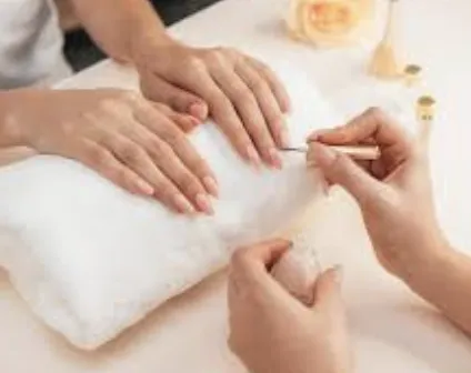 MANICURE SEMIPERMANENTE