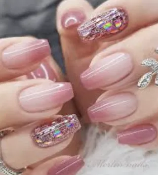 MANI SEMIPERMANENTE/SHELLAC