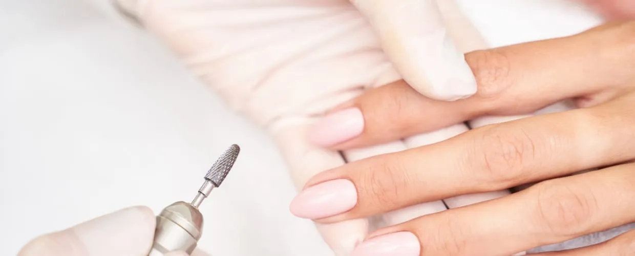 Manicure Simple con Esmaltado Tradicional