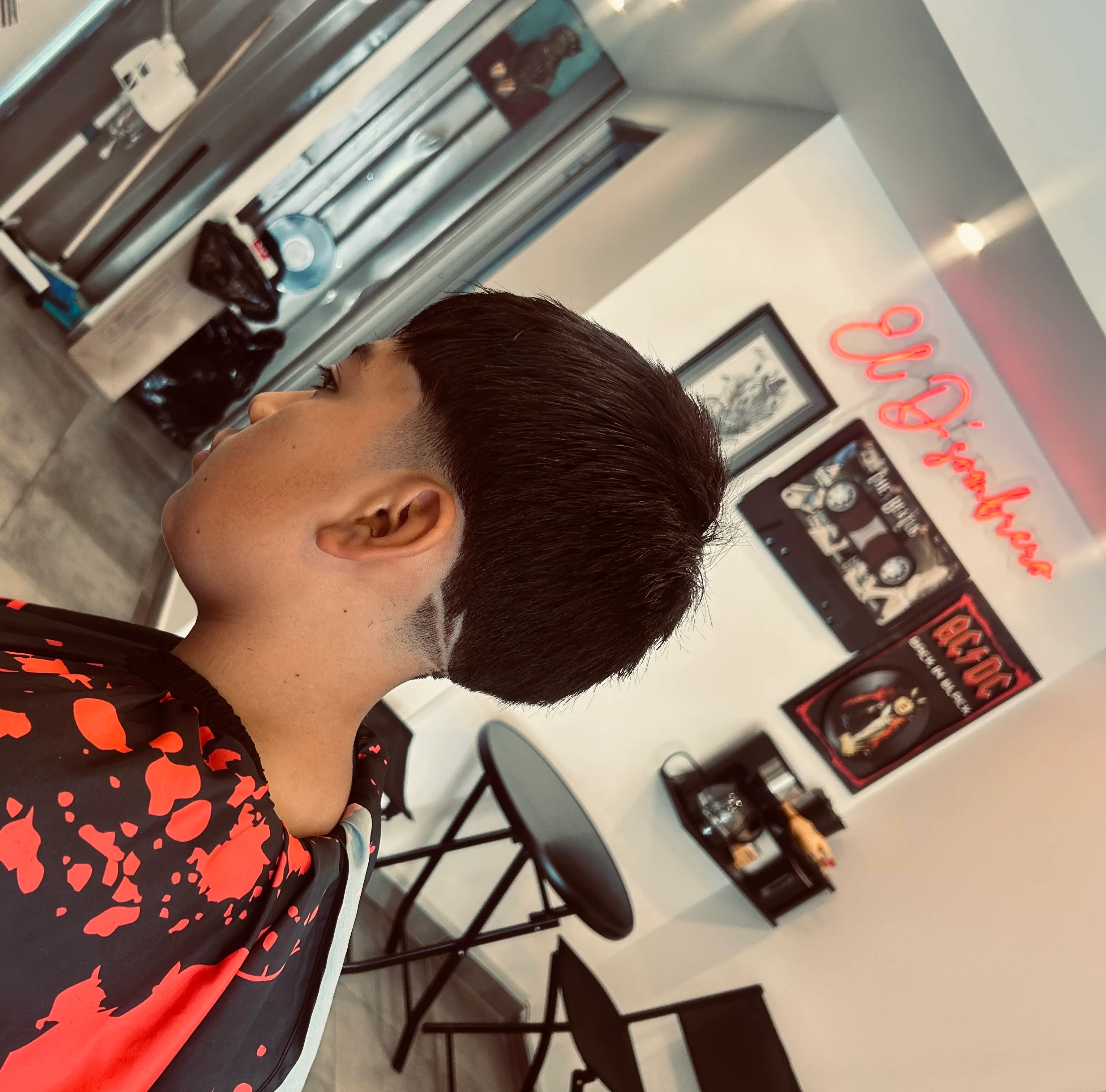 Corte fade o sombreado y lavado de cabello