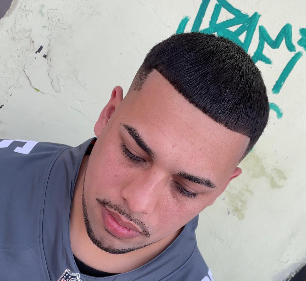 Corte y Barba + Diseño y Perfilado de Cejas