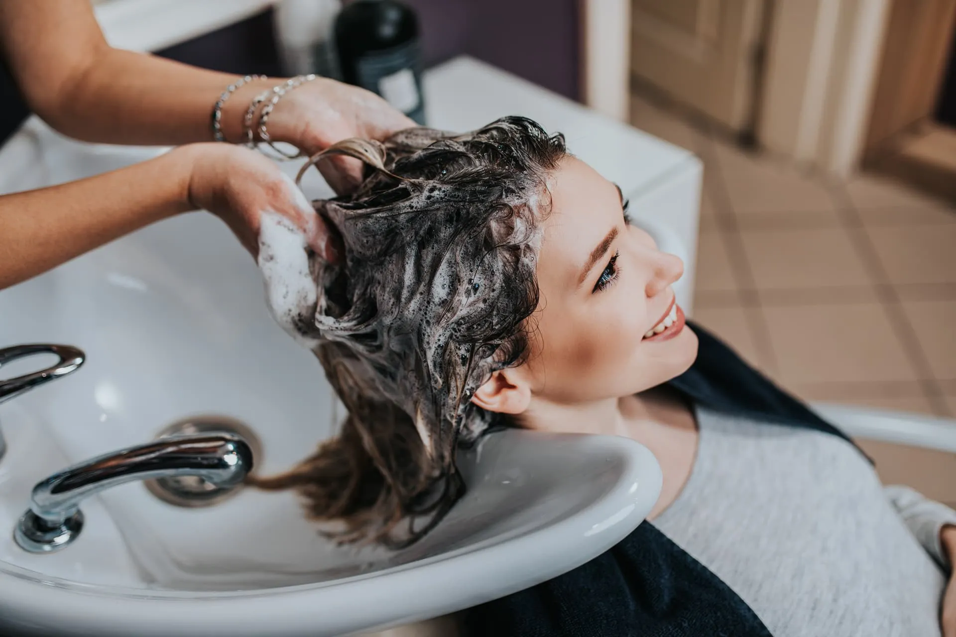 Lavado de cabello con REDKEN
