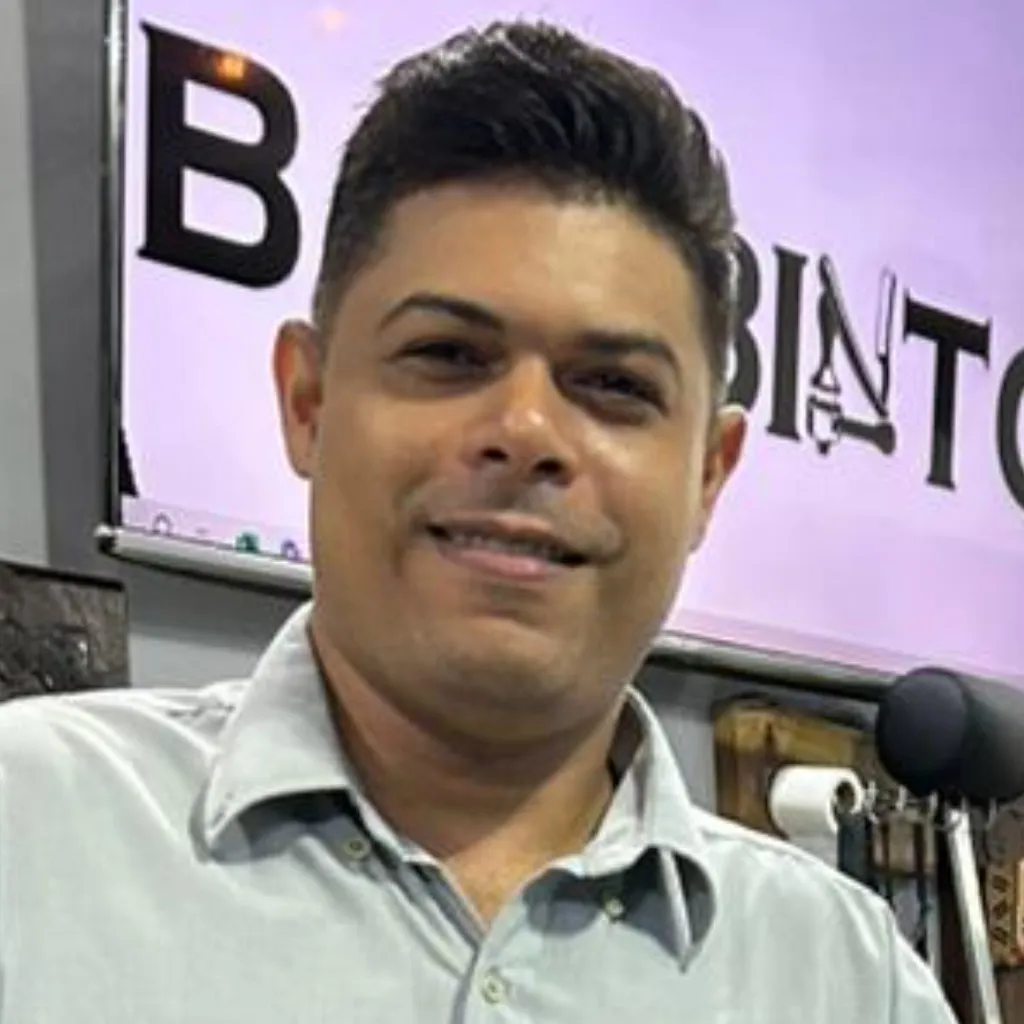 Carlos León 