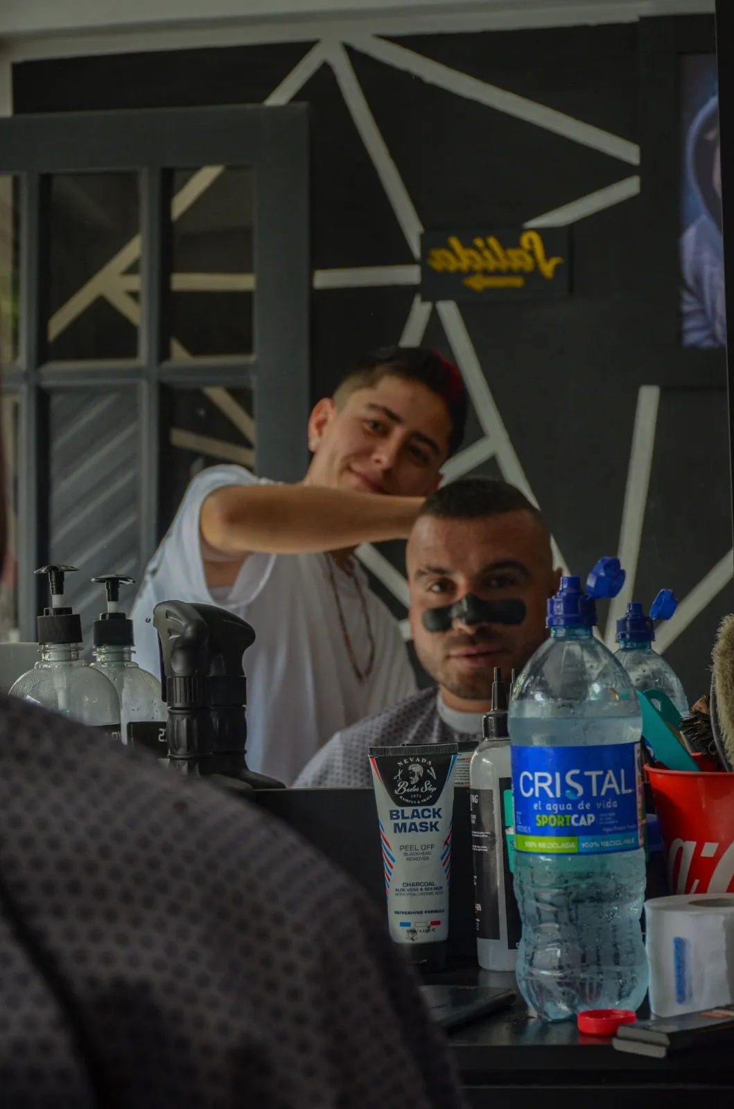 CORTE MORDERNO + MASCARILLA FACIAL DE CARBONO