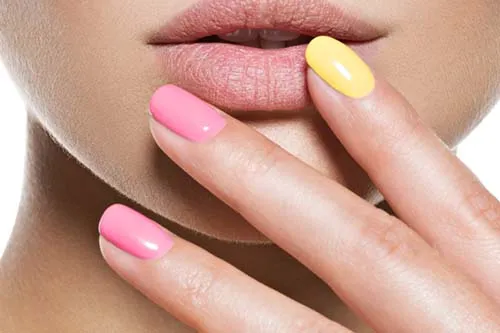 MAQUILLAJE DE UÑAS