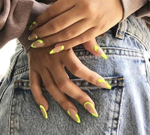 UÑAS ESCULPIDAS EN ACARILICO Y SEMIPERMANENTE