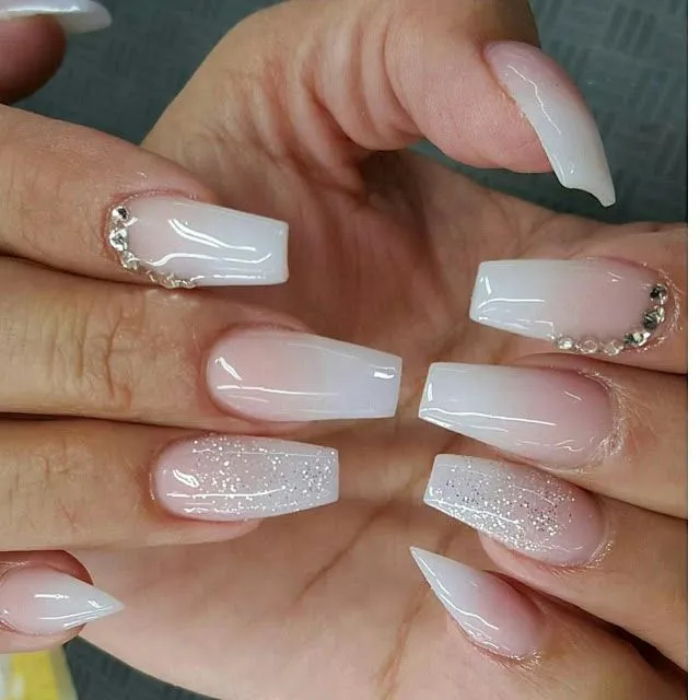 UÑAS ACRILICAS - 1