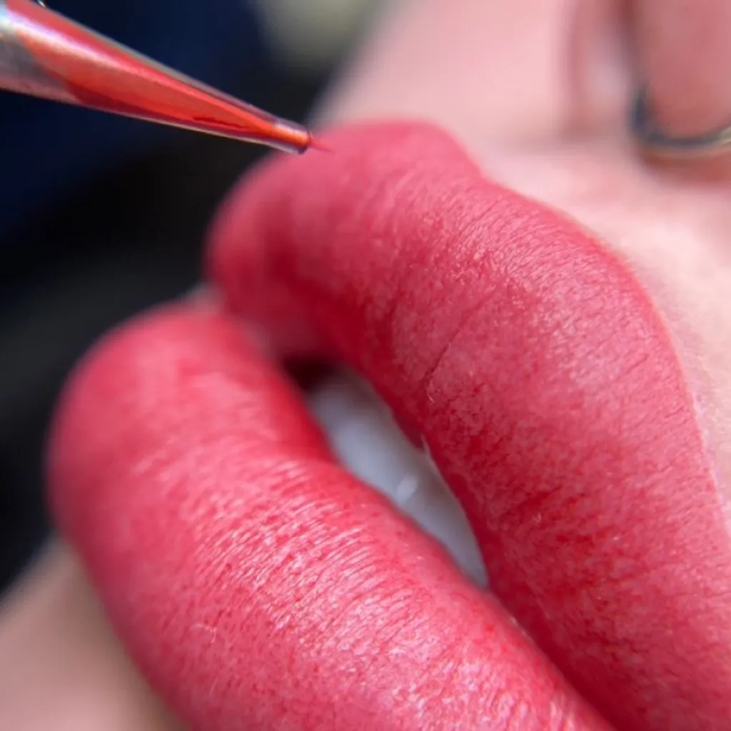 MICROPIGMENTACIÓN DE LABIOS ULTRANATURAL