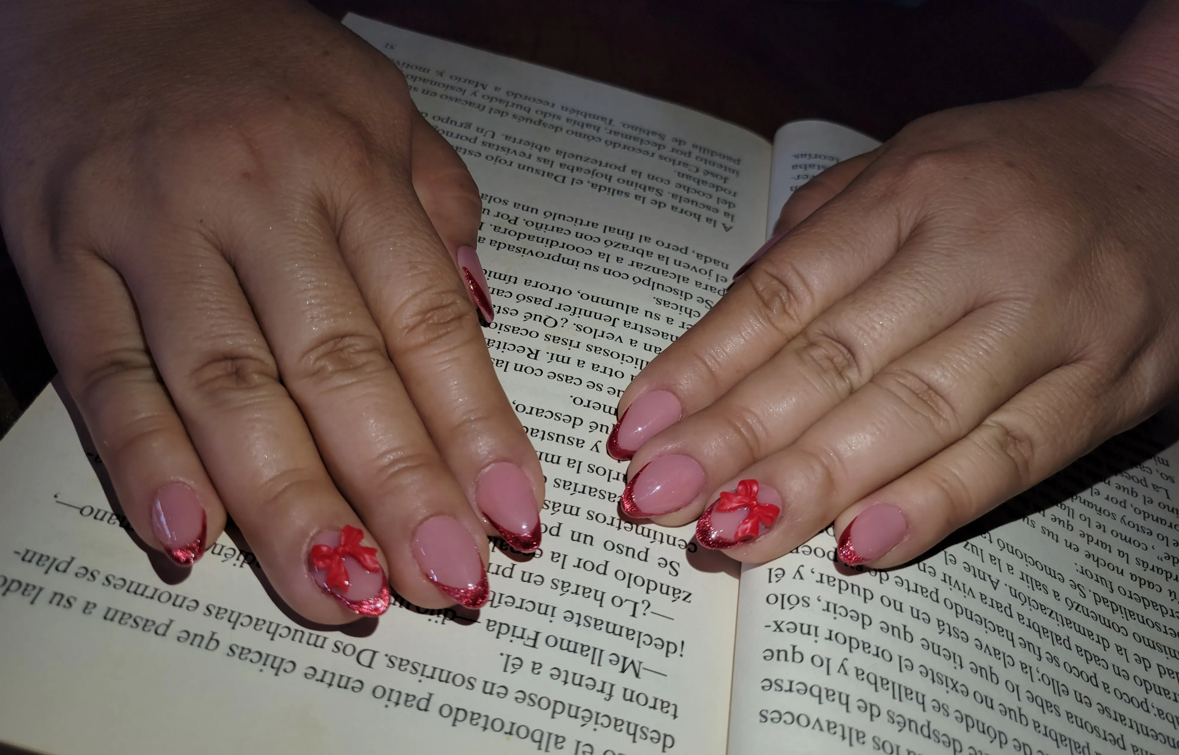 uñas acrílicas con Ojo de gato