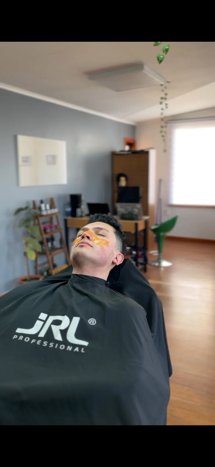 Limpieza facial con perfilado de cejas  - Imagen 1