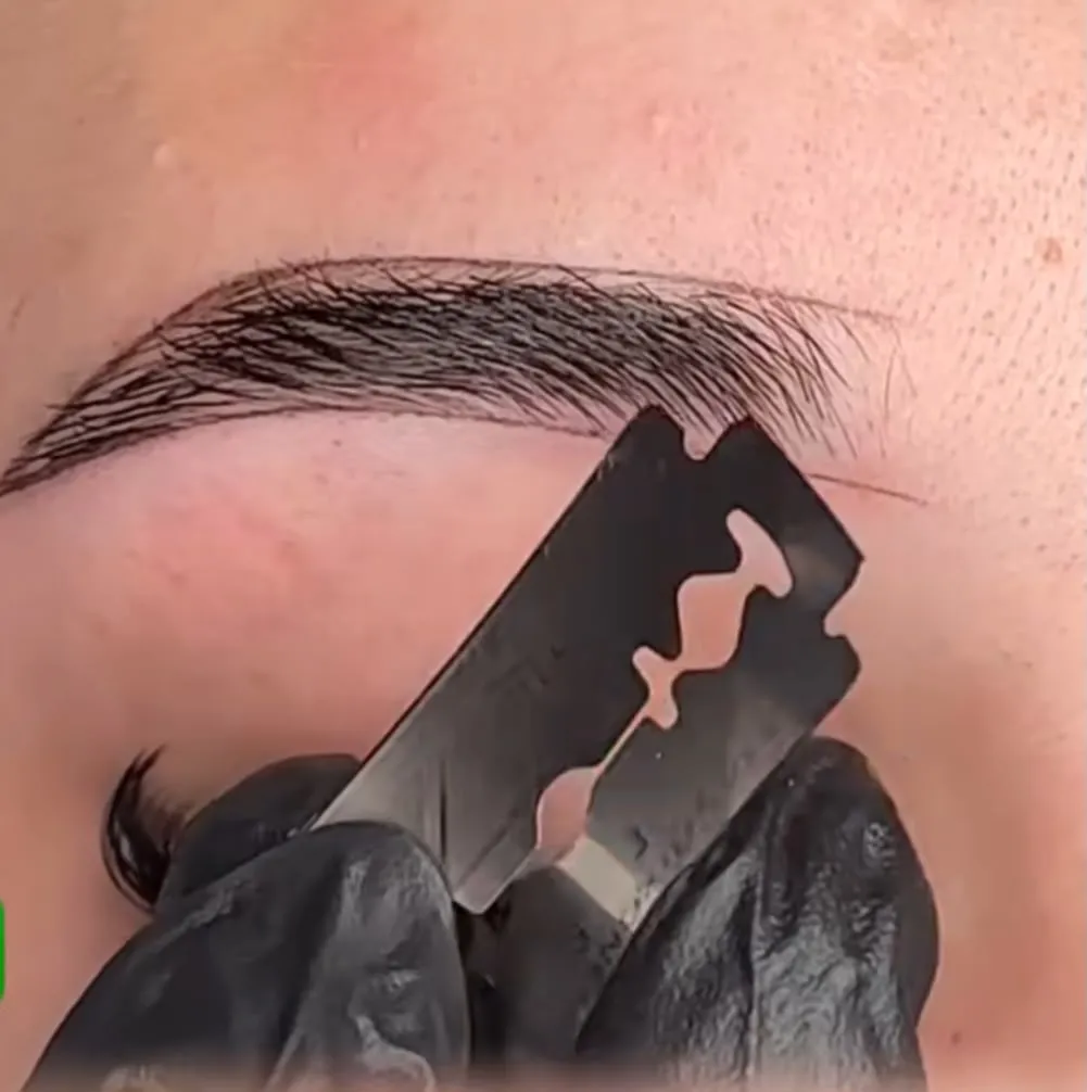 Diseño de cejas + Depilacion con Navaja