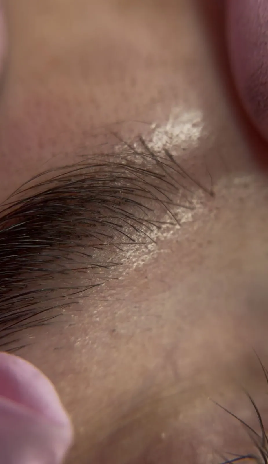 Micro pigmentación de cejas efecto pelo a pelo