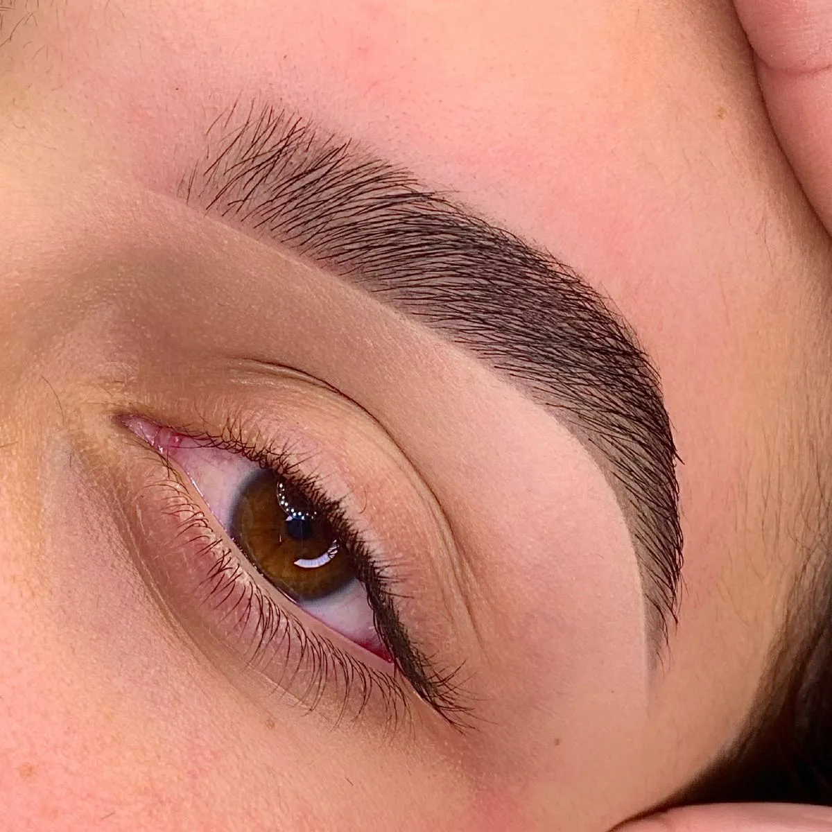 CEJAS EN HENNA