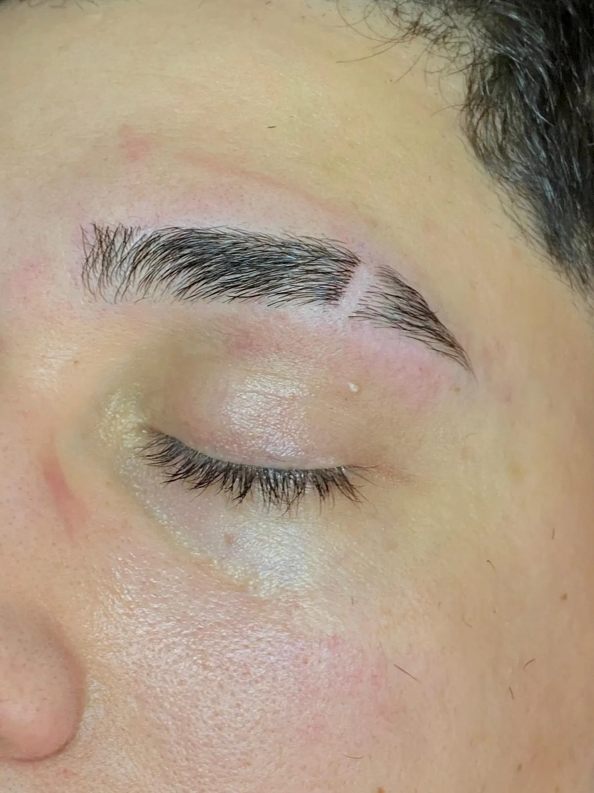 Perfilado de cejas con/ sin henna