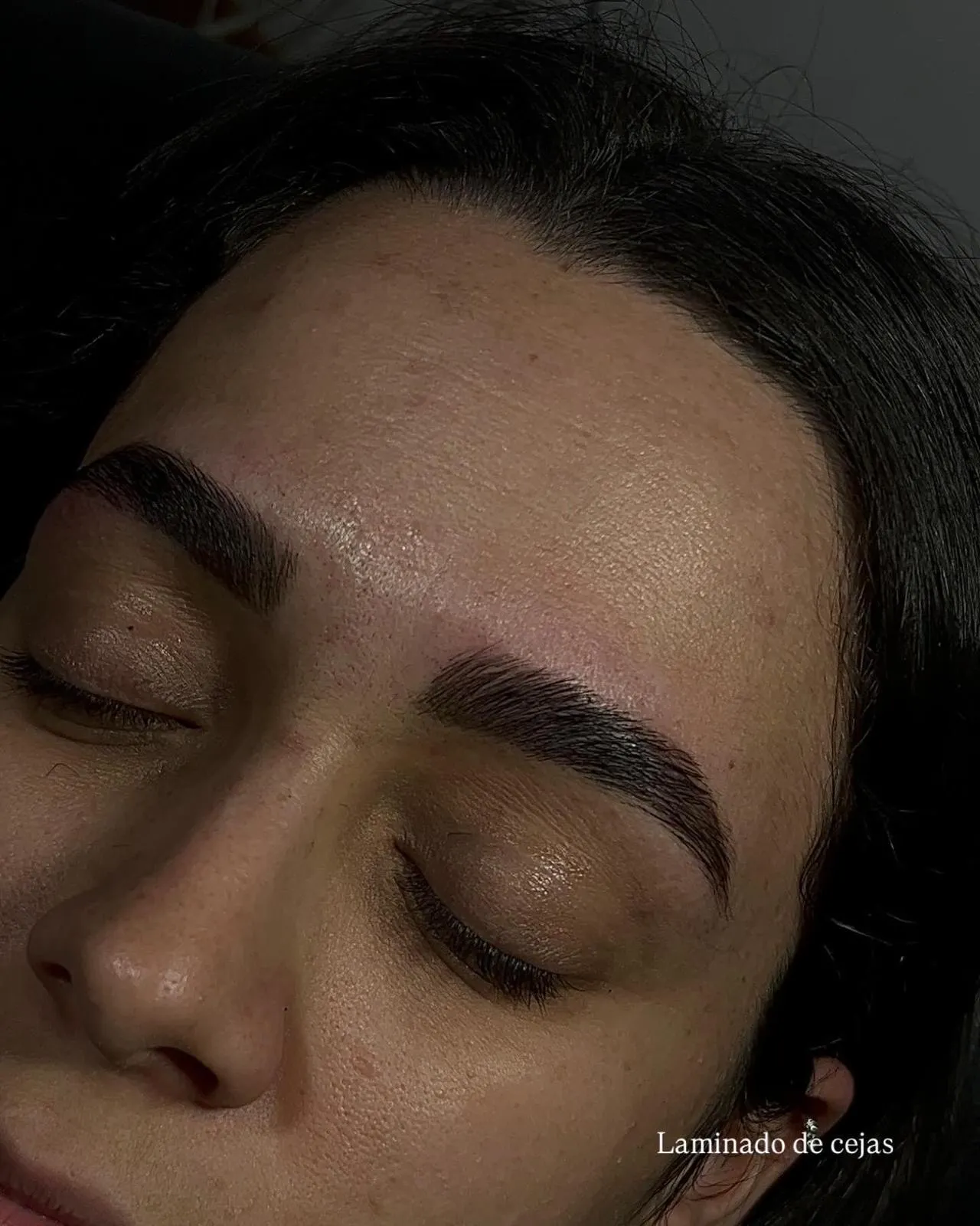 Laminado de cejas con Lucia